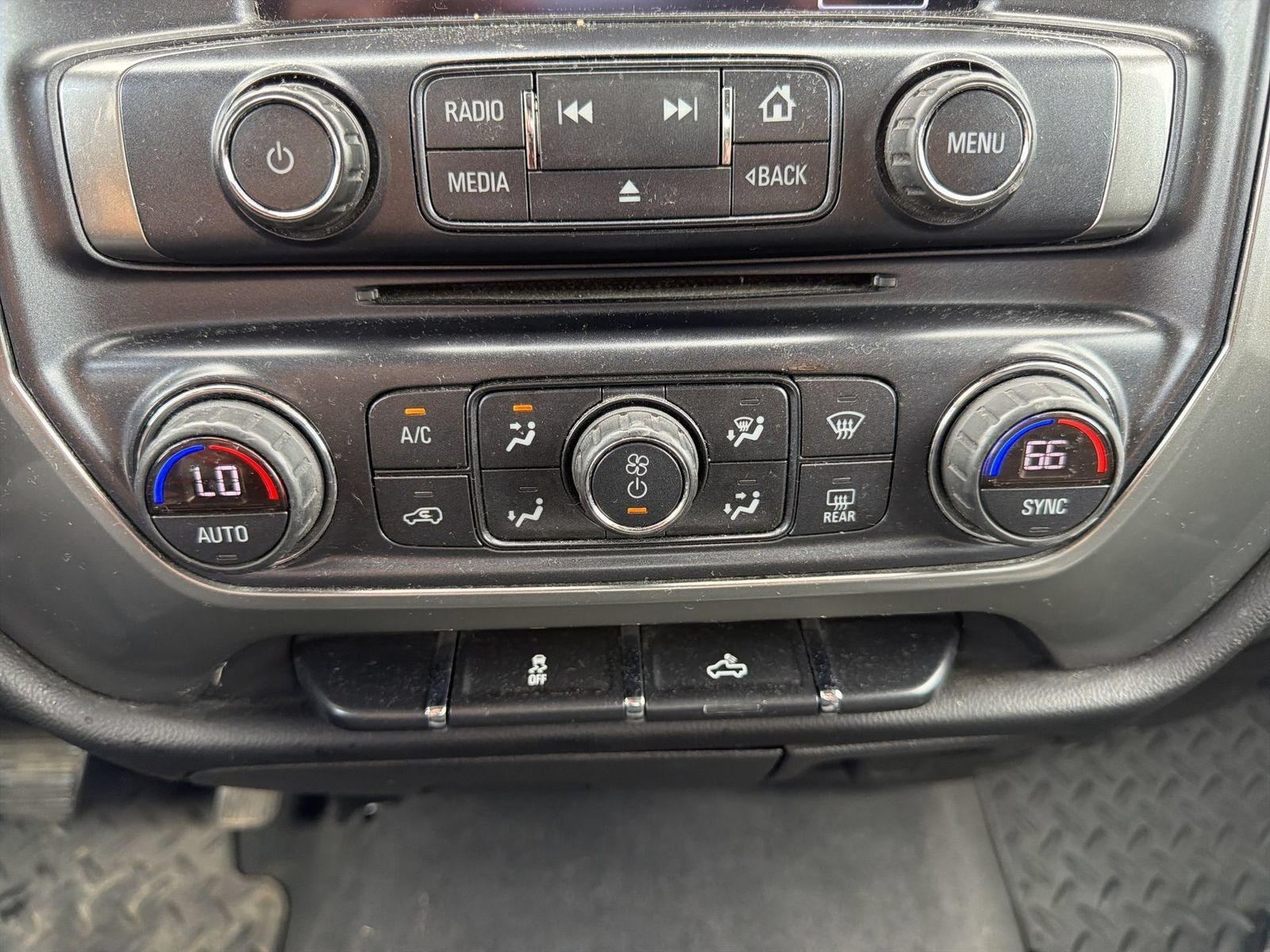 Used 2018 Chevrolet Silverado 1500 LT w/ All Star Edition AWD/4WD image 20