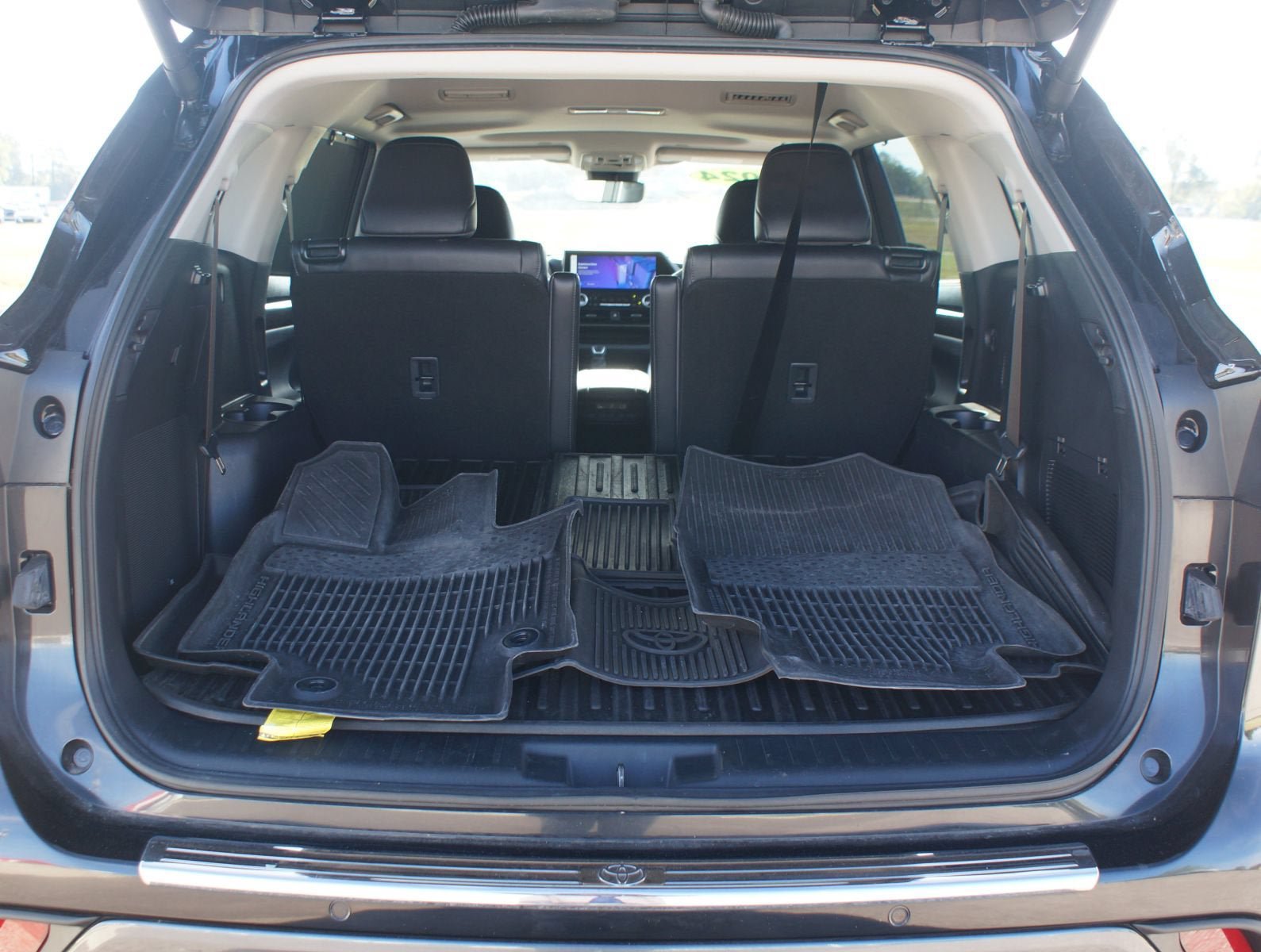 Used 2024 Toyota Highlander Limited FWD image 18