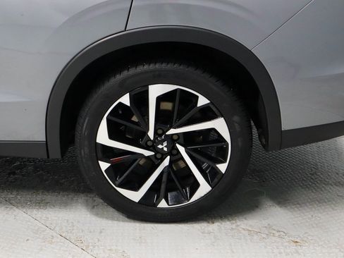 Used 2022 Mitsubishi Outlander SE image 19