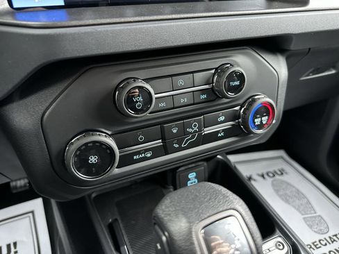 New 2025 Ford Bronco 4-Door AWD/4WD image 18