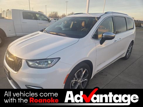 New 2026 Chrysler Pacifica Pinnacle w/ Trailer Tow Group image 1