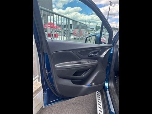 Used 2019 Buick Encore Sport Touring AWD/4WD image 3