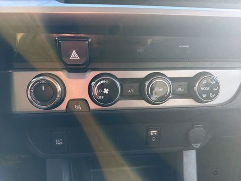 Used 2016 Toyota Tacoma SR5 w/ Towing Package image 15