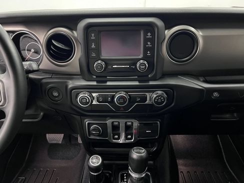 Used 2018 Jeep Wrangler Sport AWD/4WD image 14