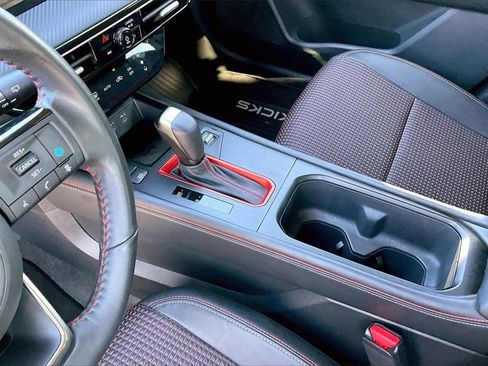 Used 2025 Nissan Kicks SR image 15