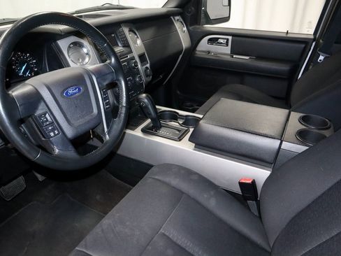 Used 2017 Ford Expedition XLT image 28