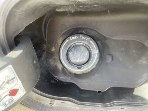 Used 2022 Ford F150 Lariat image 9