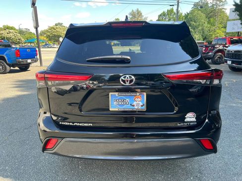 Used 2023 Toyota Highlander Limited FWD image 5
