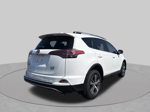 Used 2018 Toyota RAV4 XLE AWD/4WD image 7