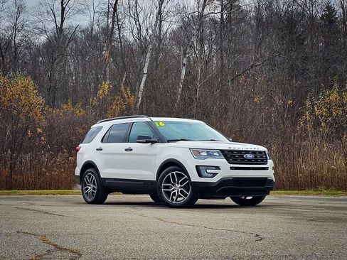 Used 2016 Ford Explorer Sport w/ Equipment Group 401A image 2
