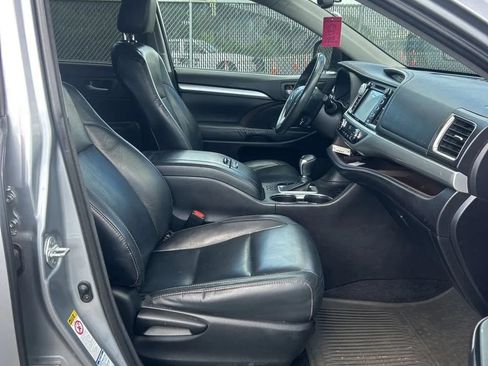 Used 2016 Toyota Highlander XLE AWD/4WD image 11