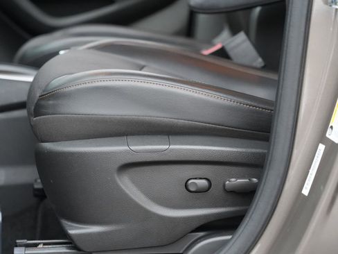 Used 2020 Chevrolet Trax LT w/ LT Convenience Package image 15