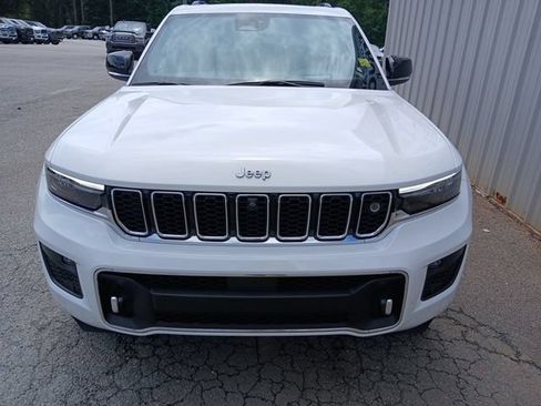 Used 2023 Jeep Grand Cherokee Overland w/ Adv Protech Group III AWD/4WD image 8
