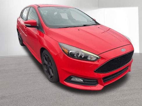 Used 2017 Ford Focus ST w/ Equipment Group 401A image 6