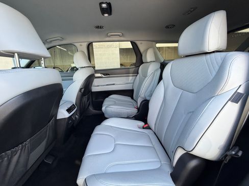 Used 2024 Hyundai Palisade SEL FWD image 17