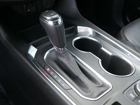 Used 2020 Chevrolet Traverse RS FWD image 23
