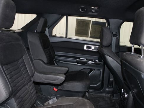 Used 2020 Ford Explorer XLT w/ Comfort Package RWD image 30