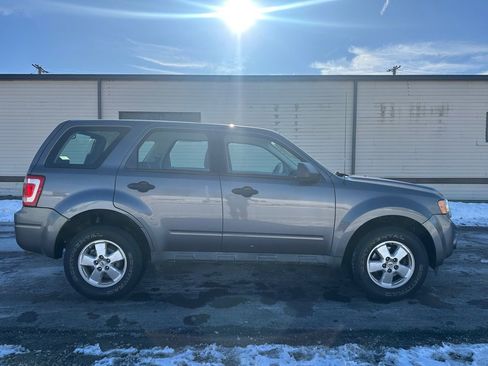 Used 2009 Ford Escape XLS image 2