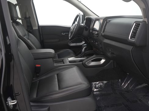 Used 2023 Nissan Frontier SV w/ SV Premium Package image 13