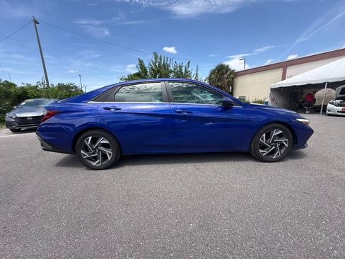 Used 2025 Hyundai Elantra SEL FWD image 2