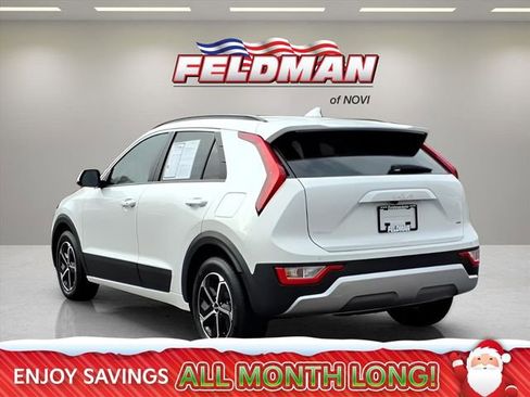 Used 2024 Kia Niro EX image 3