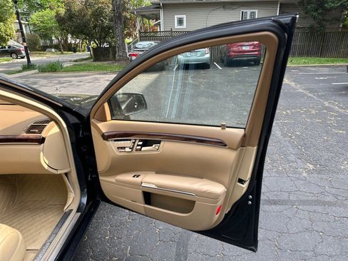 Used 2011 Mercedes-Benz S 550 4MATIC image 12