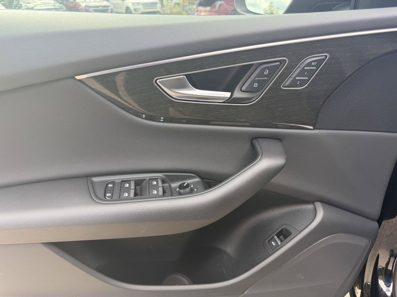 Used 2023 Audi Q8 Premium w/ Convenience Package AWD/4WD image 10
