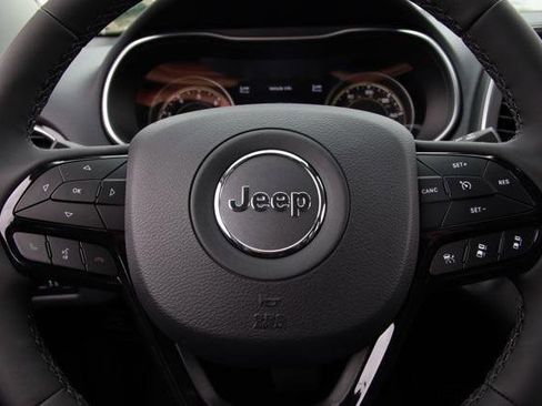 New 2023 Jeep Cherokee Altitude Lux image 24