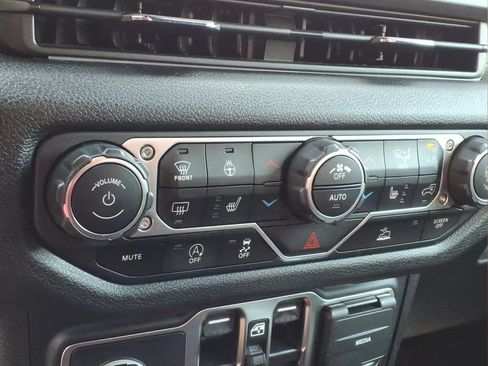 Used 2024 Jeep Gladiator Sport AWD/4WD image 8