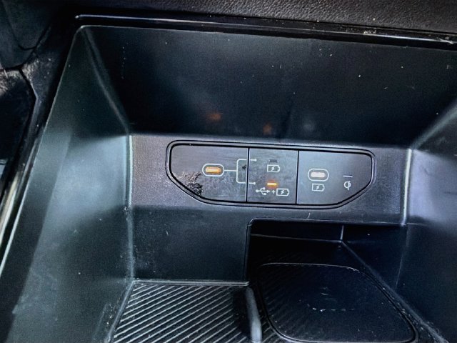 Used 2025 Kia Sorento SX AWD/4WD image 30