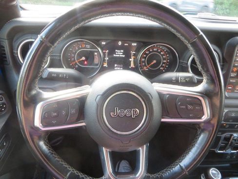 Used 2020 Jeep Gladiator Overland AWD/4WD image 13