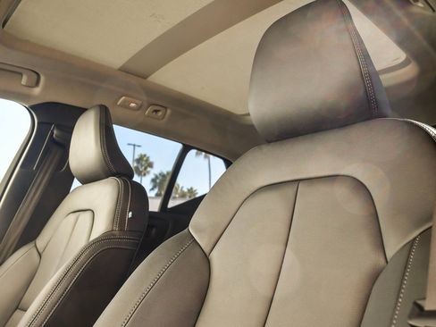 Certified 2025 Volvo XC40 B5 Ultra w/ Climate Package image 19