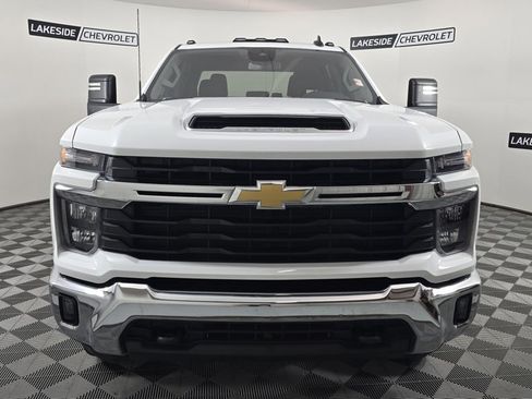 Used 2024 Chevrolet Silverado 2500 LT w/ Convenience Package image 9
