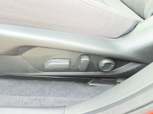 Used 2024 Subaru Crosstrek 2.0i Premium AWD/4WD image 12