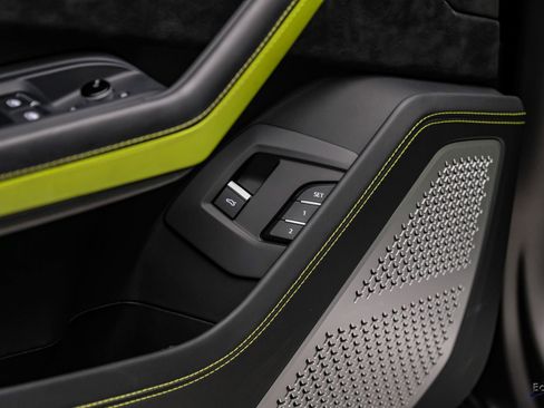 Used 2022 Lamborghini Urus image 94