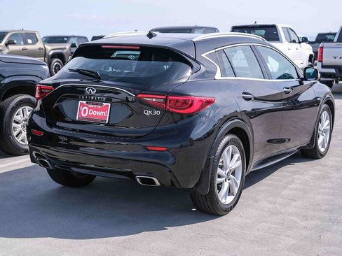 Used 2019 INFINITI QX30 w/ Cargo Package FWD image 4