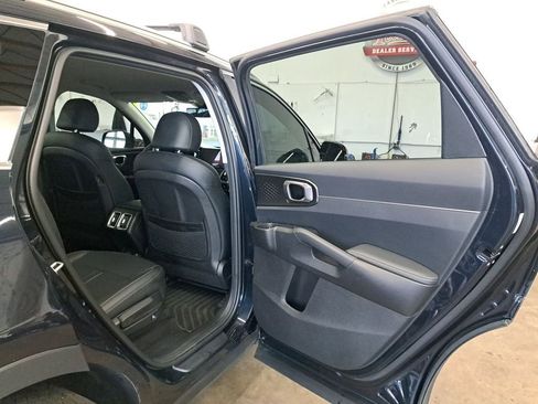 Used 2023 Kia Sorento EX image 14