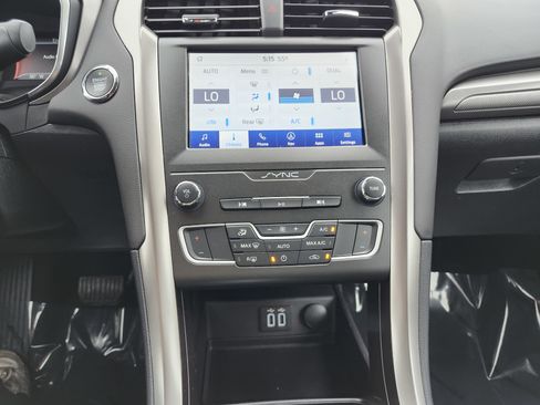 Used 2020 Ford Fusion SE FWD image 31