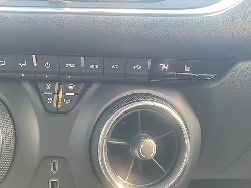 Used 2020 Chevrolet Blazer LT image 15