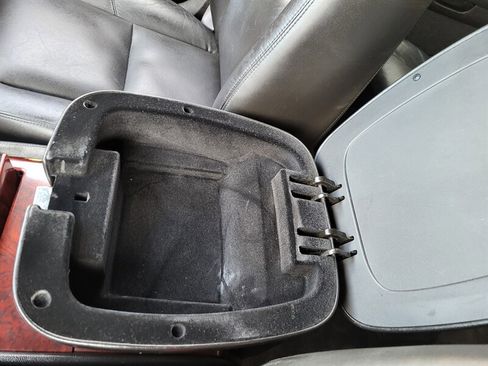 Used 2011 Cadillac Escalade ESV Luxury image 19