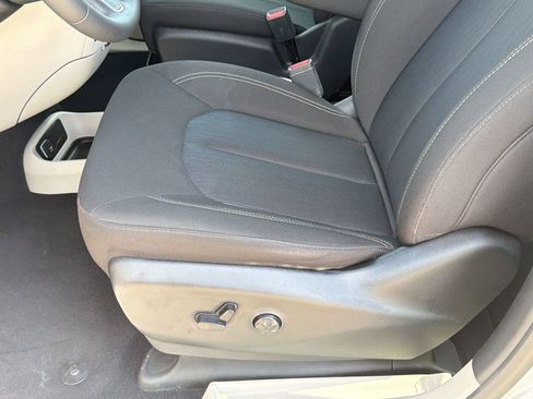 Used 2024 Chrysler Voyager LX FWD image 15
