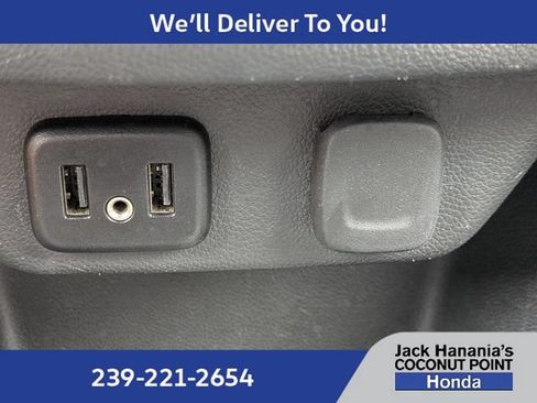 Used 2023 Chevrolet Traverse LT FWD image 23