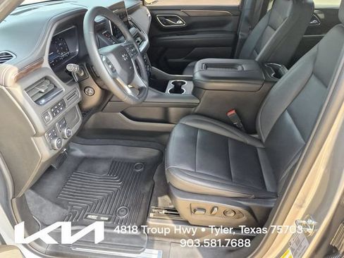 Used 2023 Chevrolet Suburban Z71 w/ Luxury Package AWD/4WD image 22
