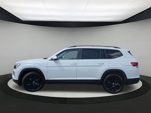 New 2026 Volkswagen Atlas SE image 4