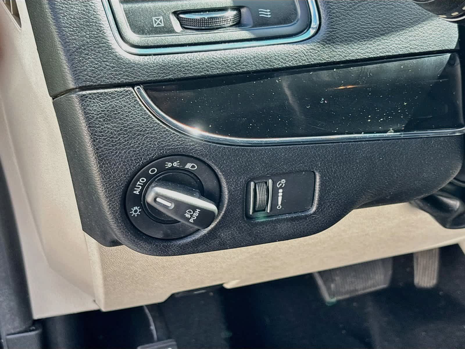 Used 2018 Dodge Grand Caravan SXT FWD image 10