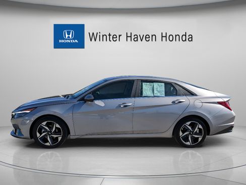Used 2023 Hyundai Elantra Limited image 5