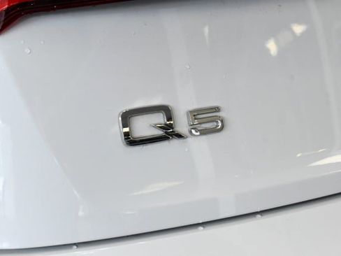 Used 2019 Audi Q5 2.0T Premium Plus w/ Premium Plus Package AWD/4WD image 14