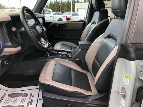 Used 2024 Ford Bronco Wildtrak image 18