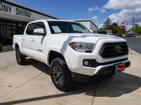 Used 2023 Toyota Tacoma SR5 w/ Technology Package AWD/4WD image 2