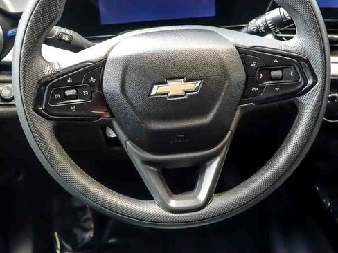 Certified 2025 Chevrolet Trax LT FWD image 18